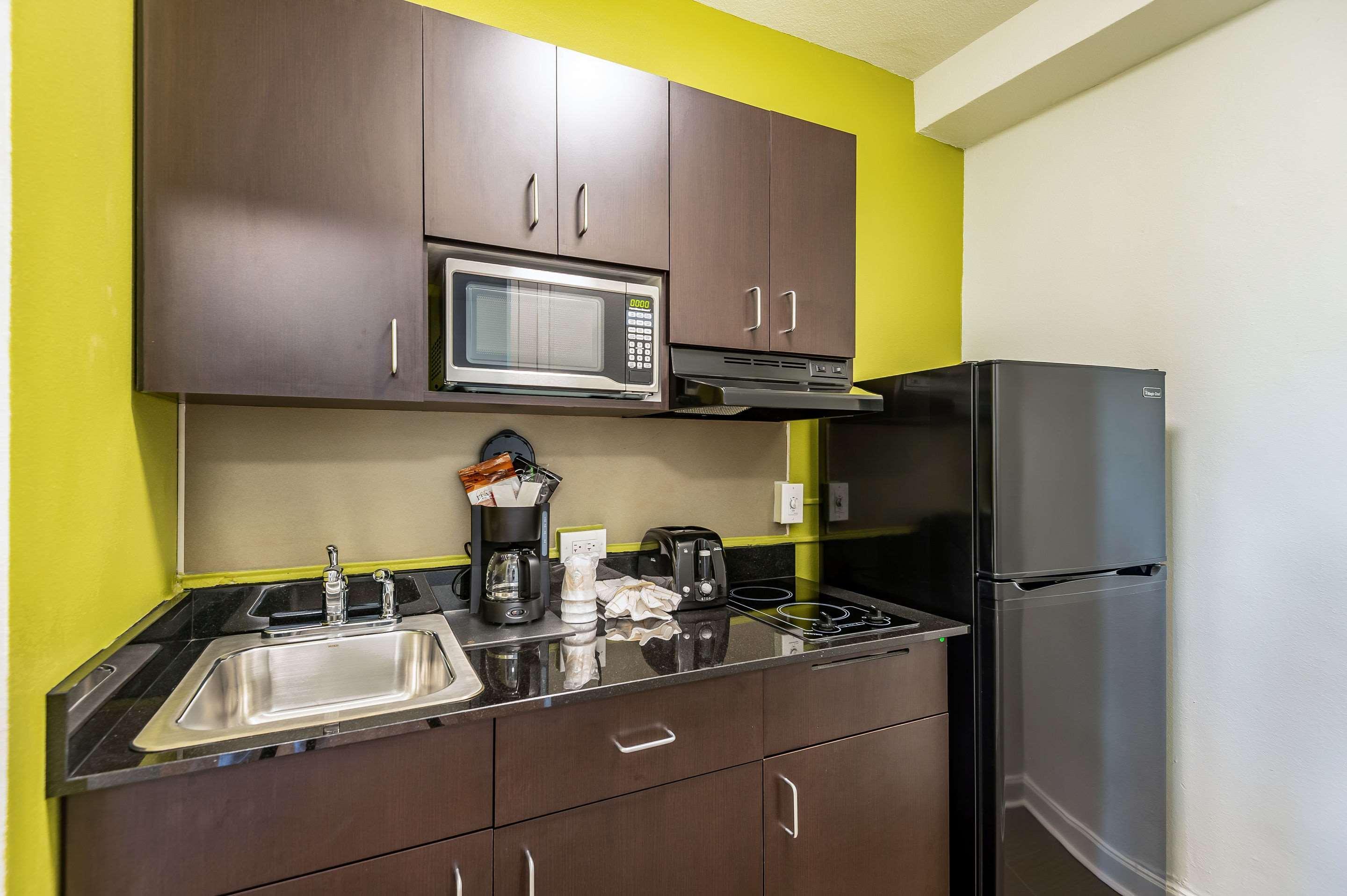Quality Inn & Suites Kansas City Downtown Екстериор снимка