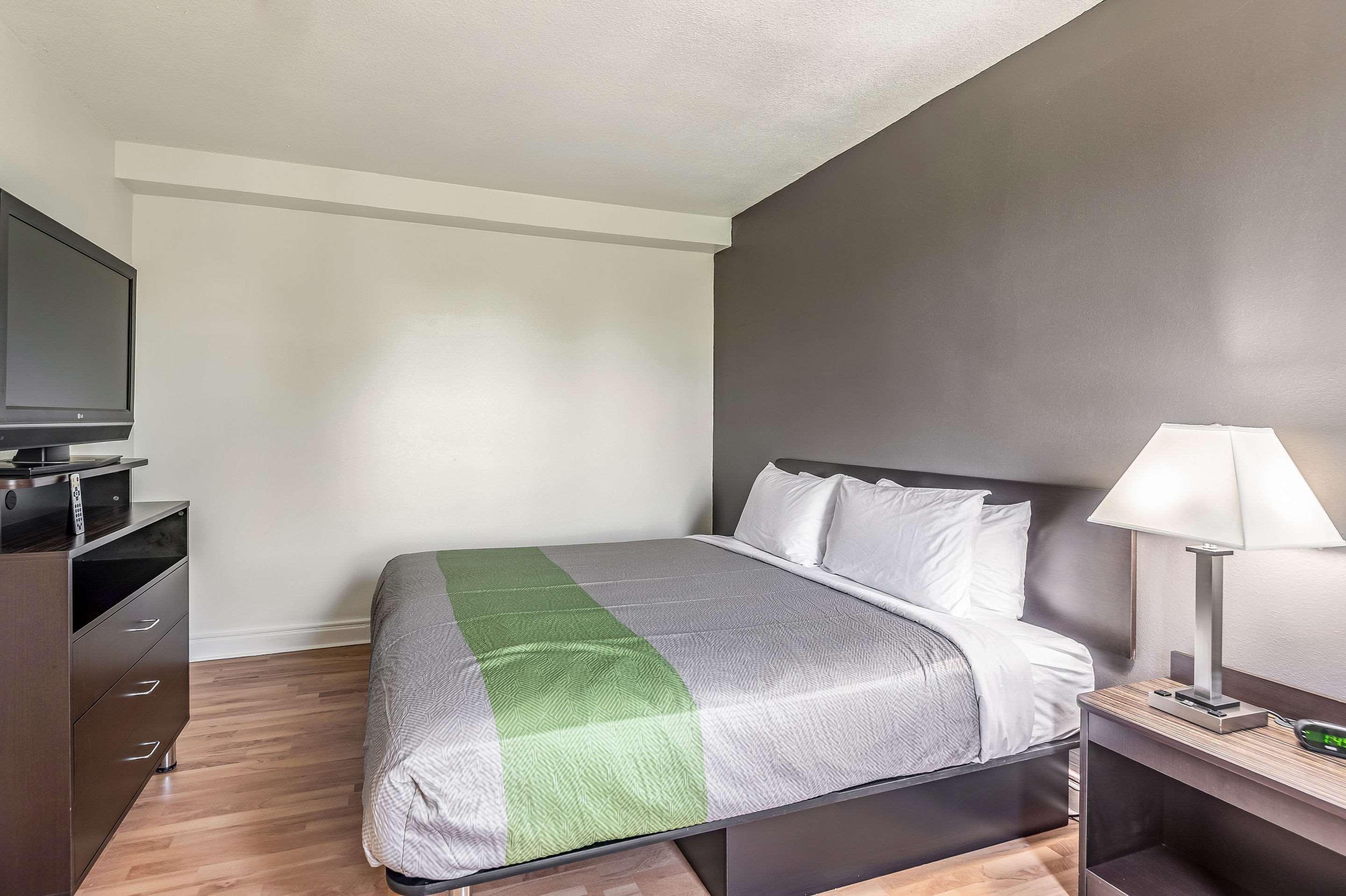 Quality Inn & Suites Kansas City Downtown Екстериор снимка
